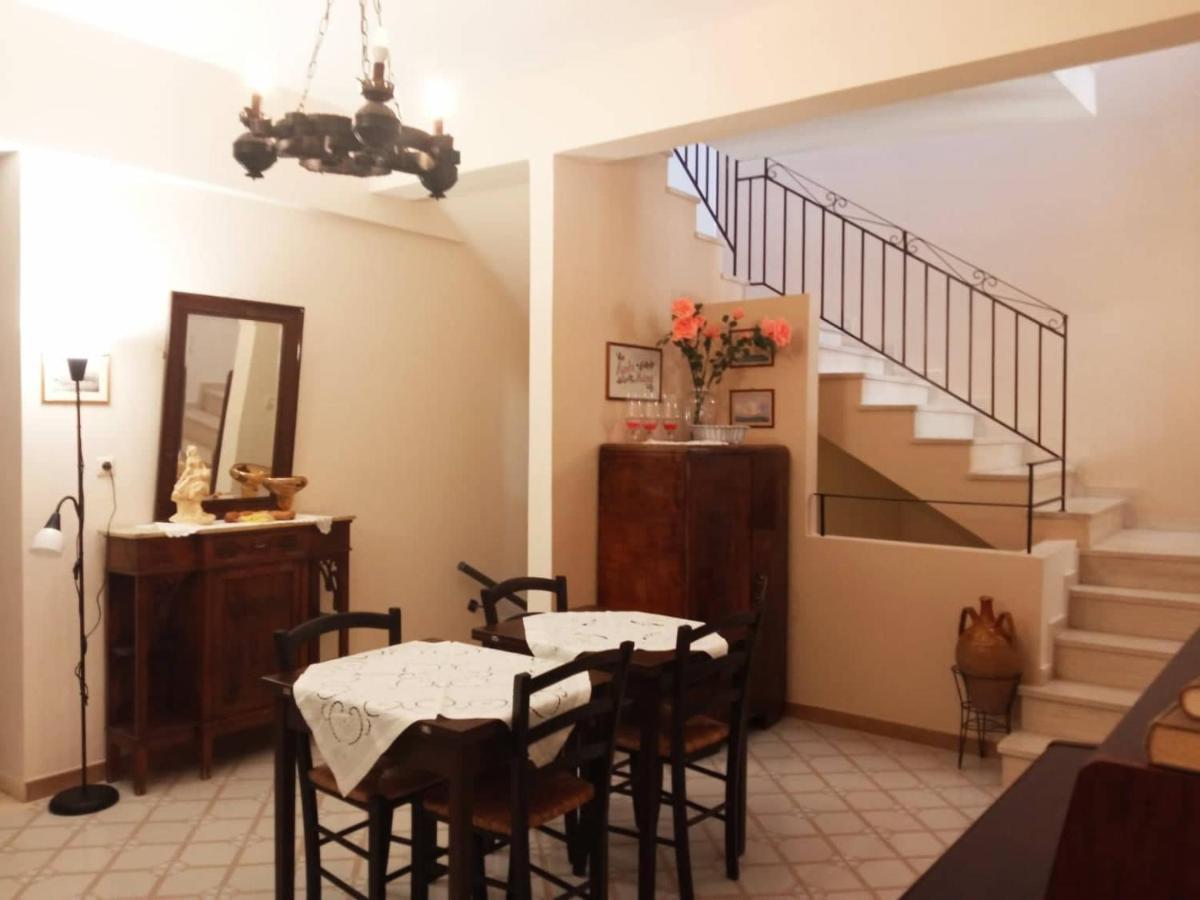 Koukonas Hotel Galaxidi Ngoại thất bức ảnh